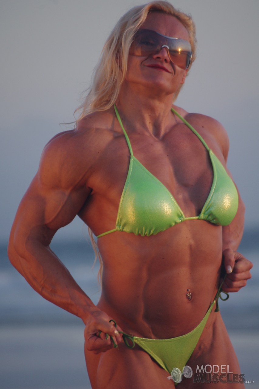 MILF bodybuilder Brigita Brezovac flexing her muscular body in a skimpy bikini foto porno #425662904