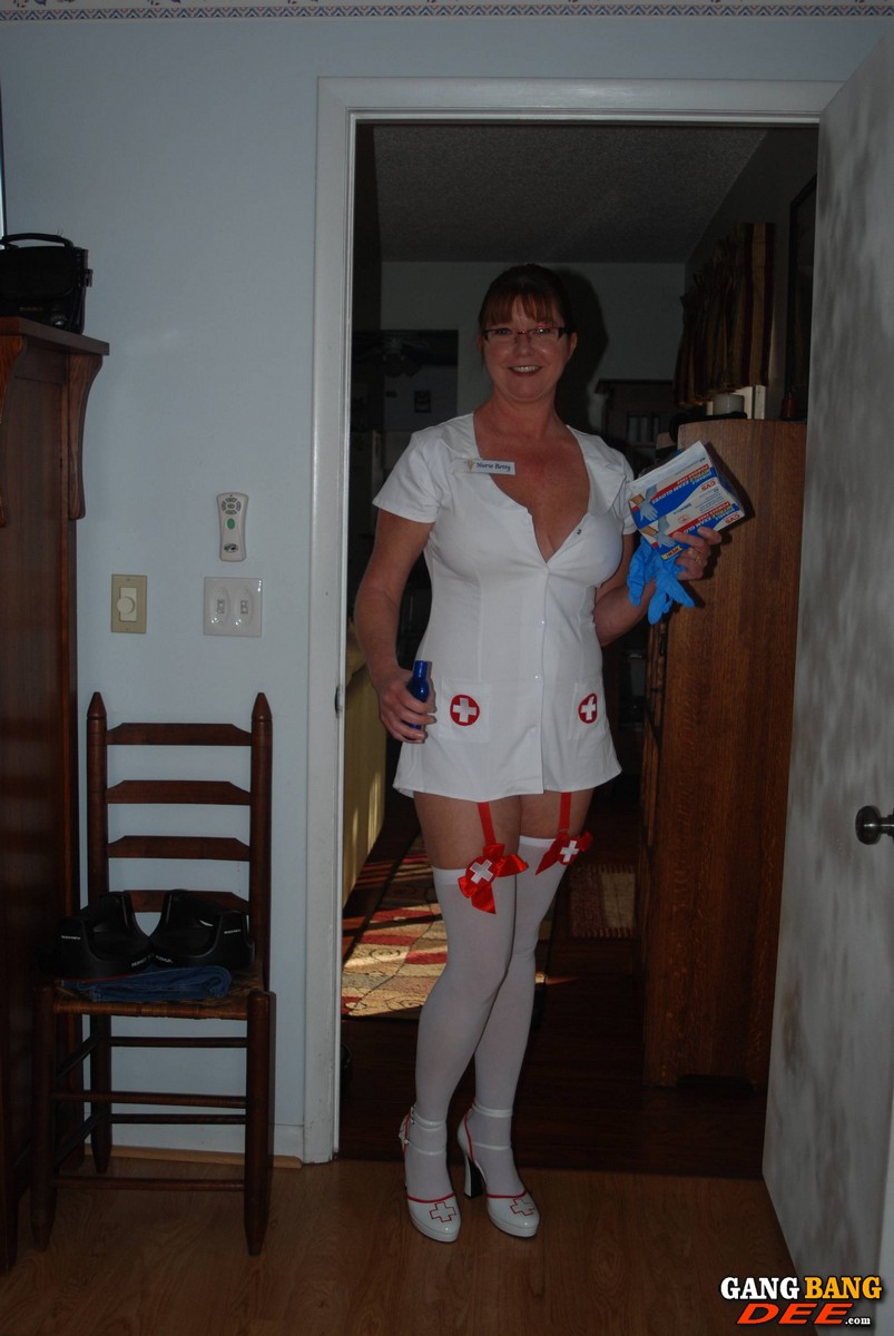 Mature nurse in glasses Vic Wonder gives a handjob wearing a hot uniform foto porno #425265904