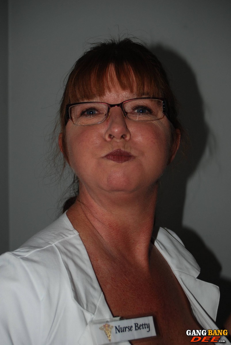 Mature nurse in glasses Vic Wonder gives a handjob wearing a hot uniform foto porno #424754854
