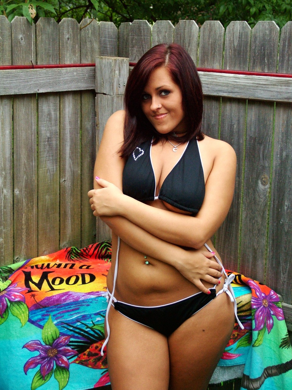 Chubby amateur teen Roxy displays her huge juggs and poses in the back yard foto porno #425617689