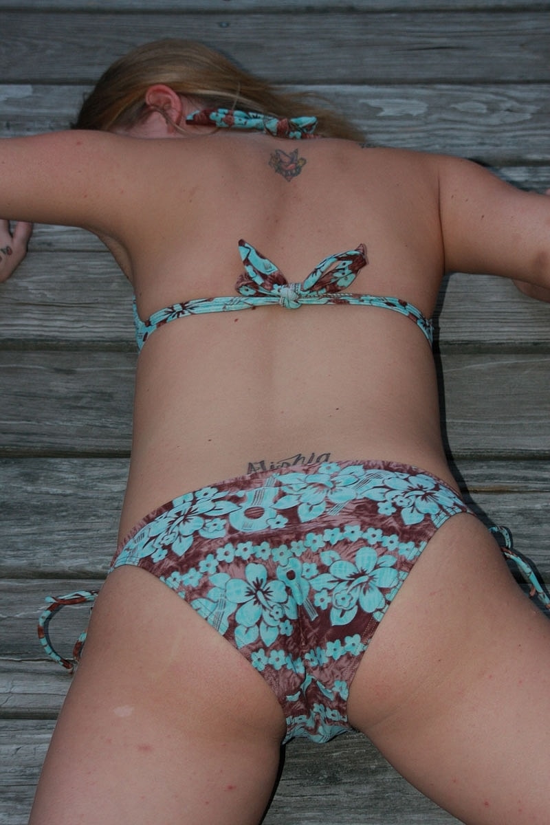 Gorgeous Amateur Teen Sapphire Posing In Her Hot Bikini Outdoors