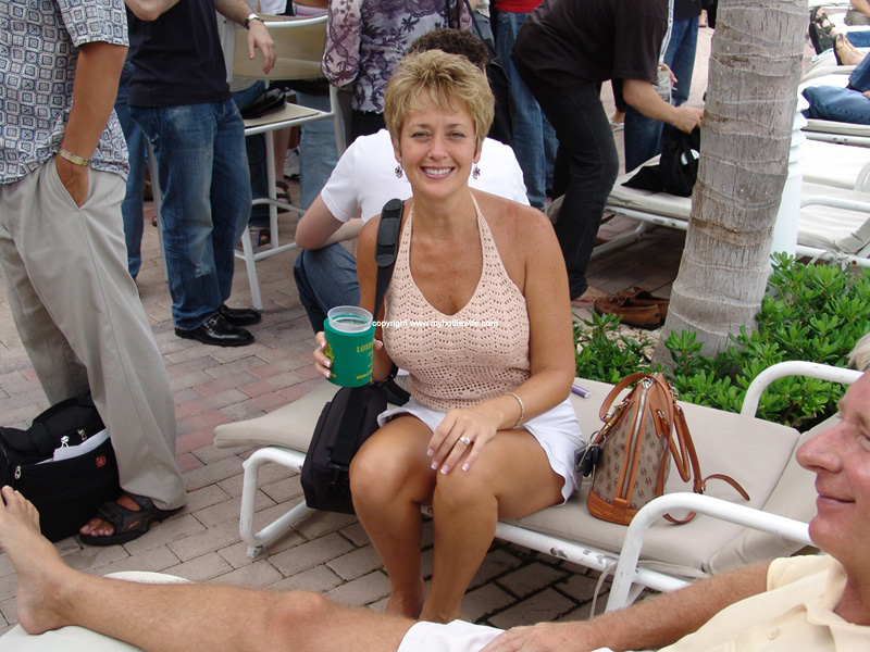 Mature Tracy Lick flashes her pussy in a public upskirt & masturbates at home foto porno #424079286 | Real Tampa Swingers Pics, Tracy Lick, Public, porno ponsel
