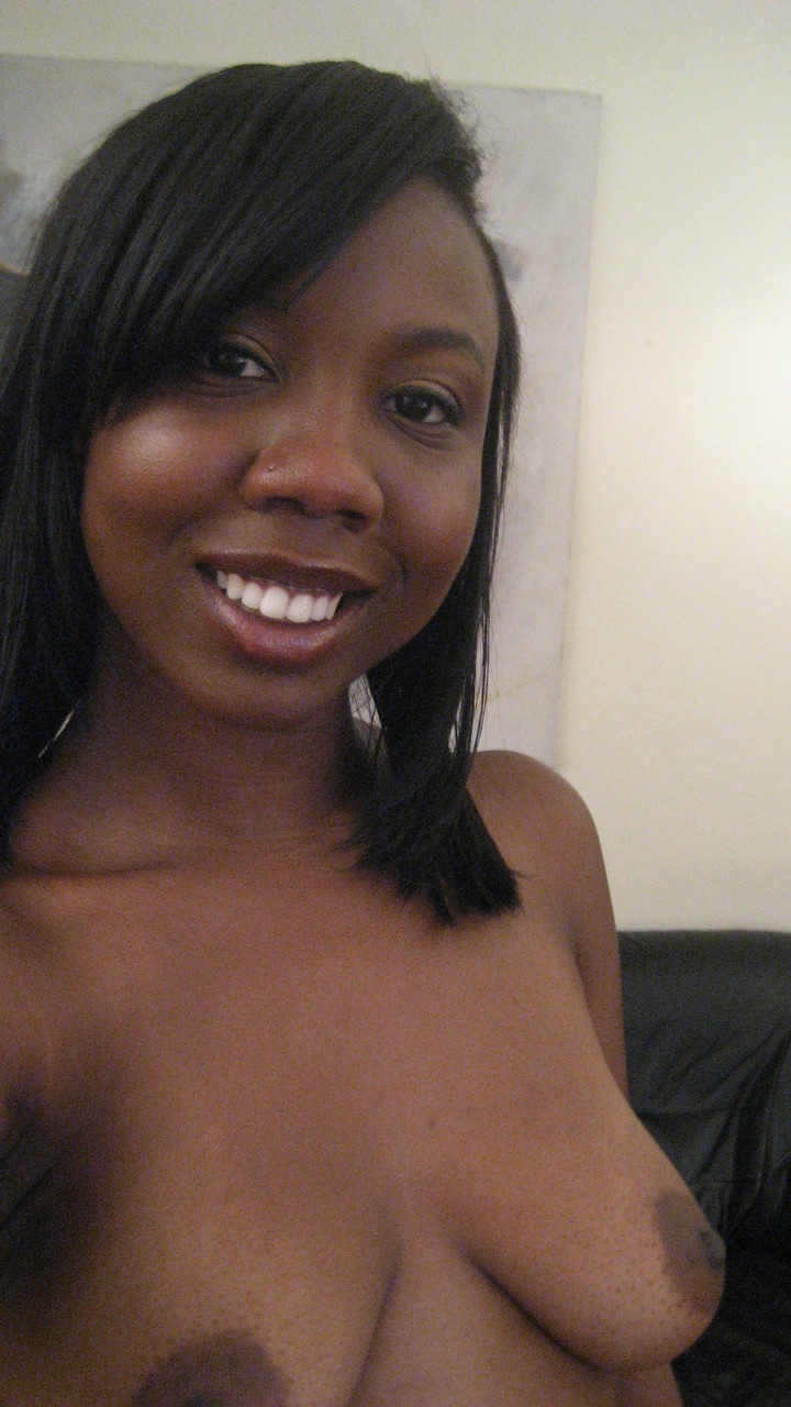 Amateur Black Girl Elisha Turner Exposes Her Tits Poses For Sexy Selfies