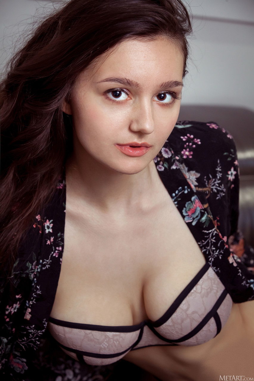 Gorgeous teen Adeline showing off her juicy breasts & her hairy pussy 色情照片 #424664295