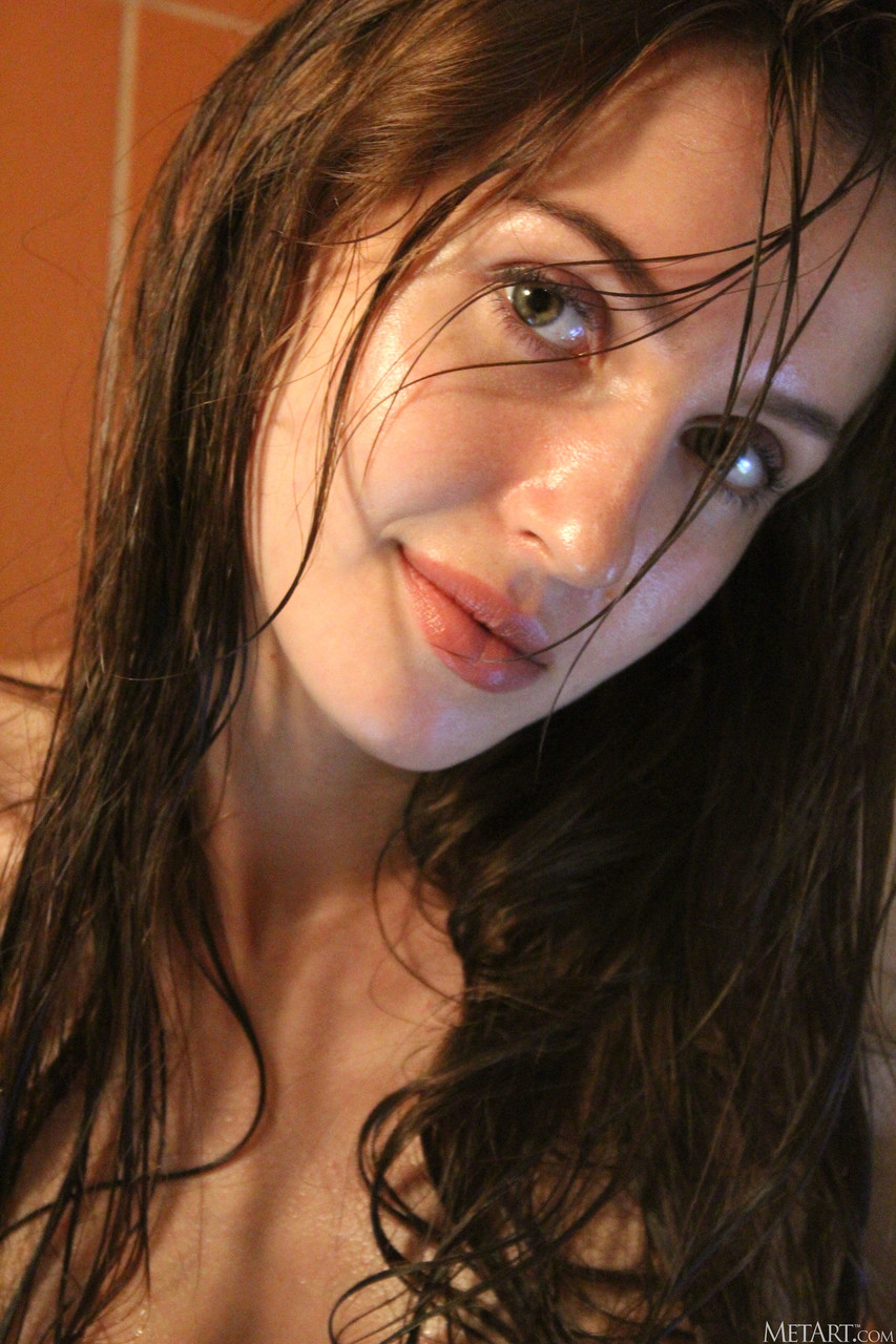 Brunette teen Holly Haimstrips & washes her big tits in the shower foto pornográfica #422590485 | Met Art Pics, Holly Haim, Wet, pornografia móvel