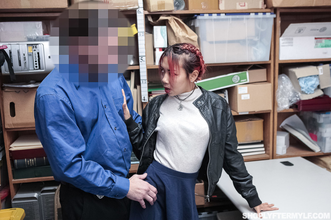 Skinny Kimberly Chi & Christy Love get fucked by a policeman for shoplifting zdjęcie porno #424095347