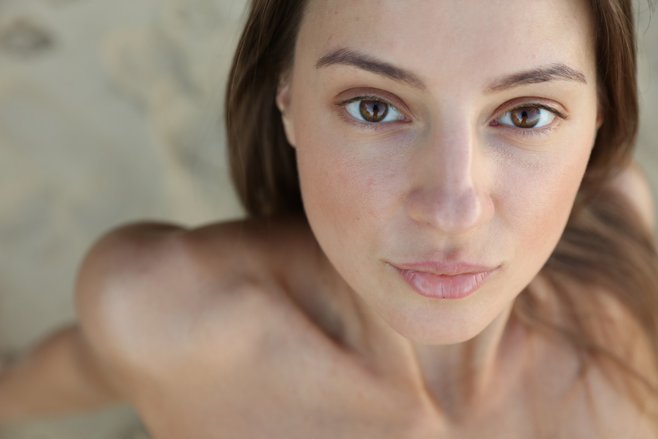 Russian stunner Melena Tara poses & shows her perfect body on the sandy beach foto pornográfica #426868721