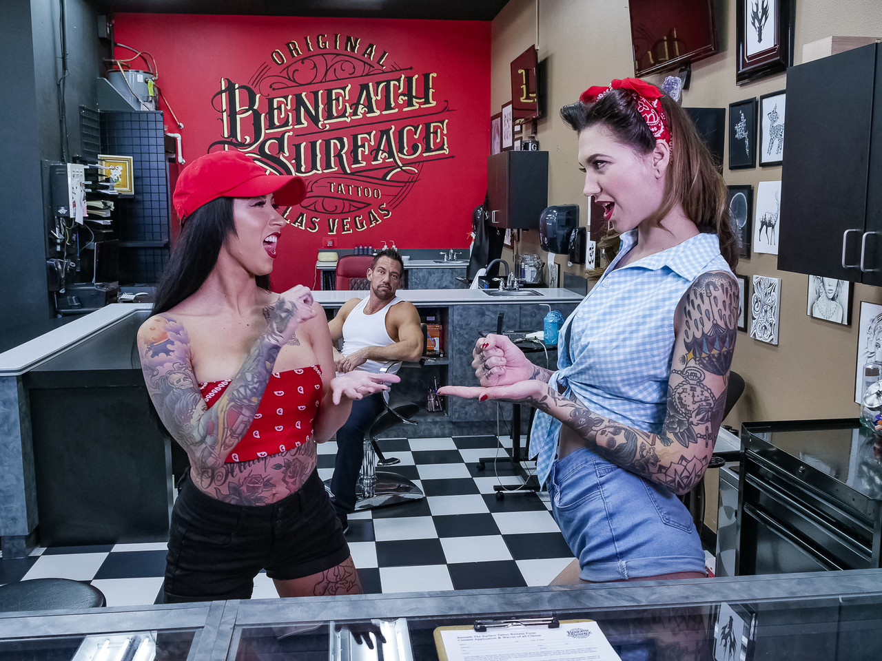 Tattooed brunettes Rocky Emerson & Lily Lane swap cum after a steamy FFM 3some zdjęcie porno #425614559