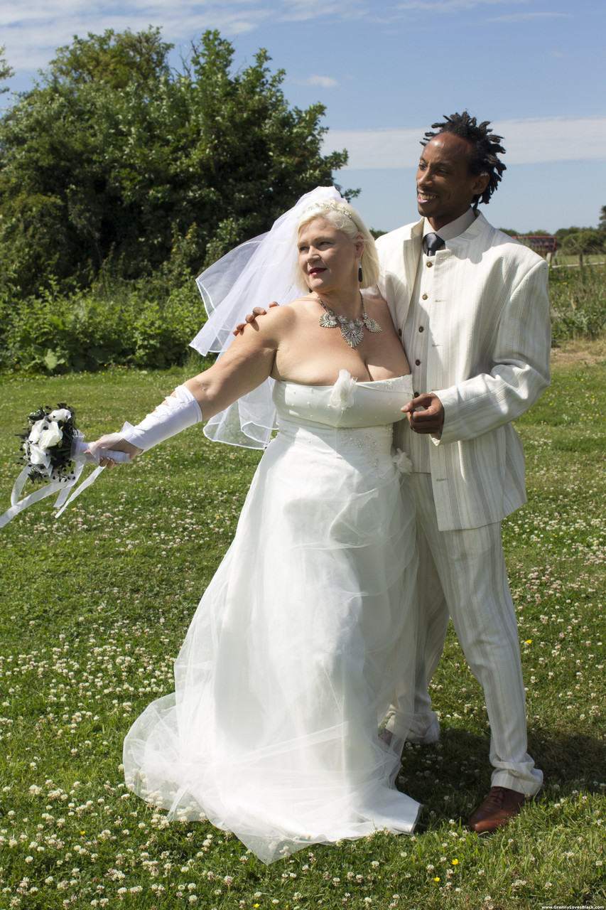 Mature Bride Lacey Starr Blows Off Her Black Groom After The Wedding Ceremony