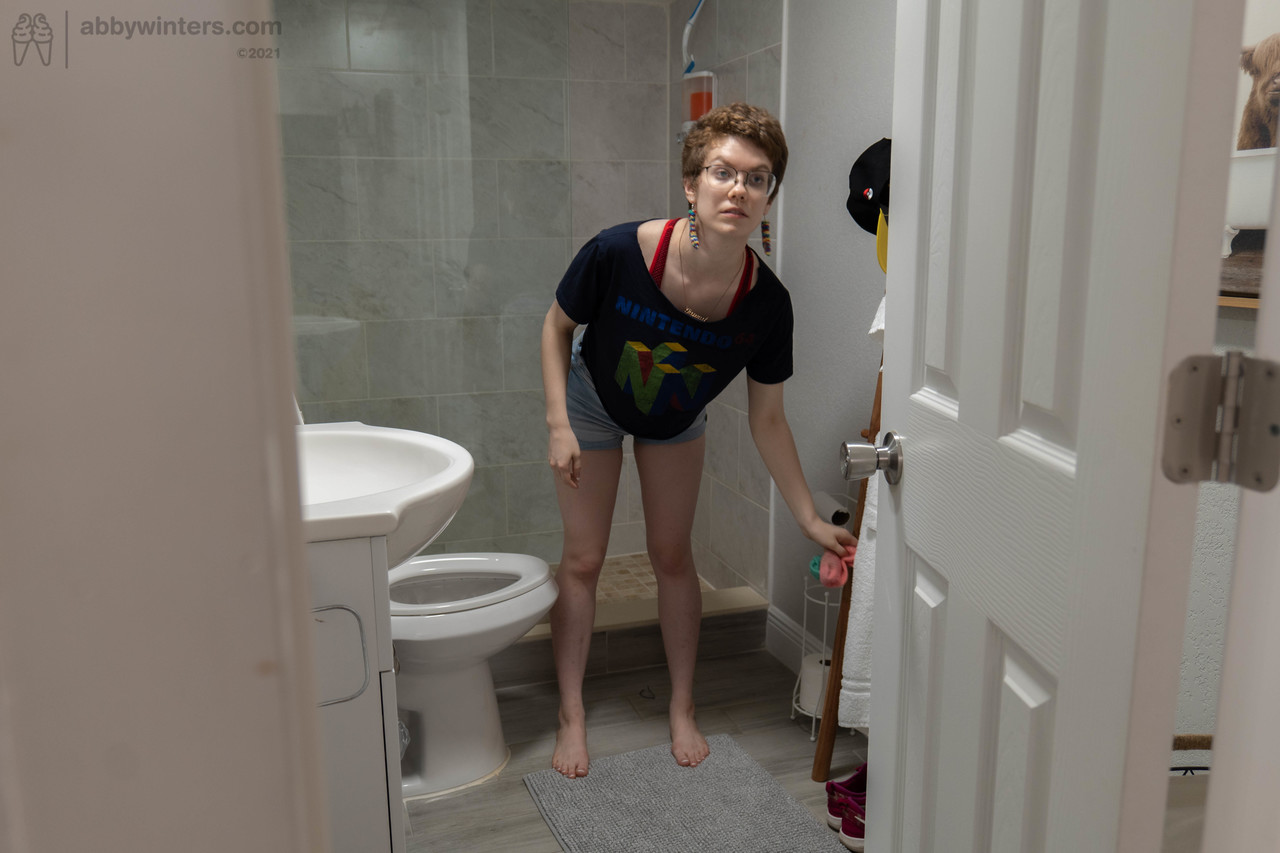Australian amateur Morgan K gets spied on while dressing in the toilet 色情照片 #424584997 | Abby Winters Pics, Morgan K, Amateur, 手机色情