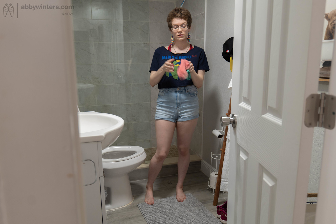 Australian amateur Morgan K gets spied on while dressing in the toilet 色情照片 #424584998 | Abby Winters Pics, Morgan K, Amateur, 手机色情