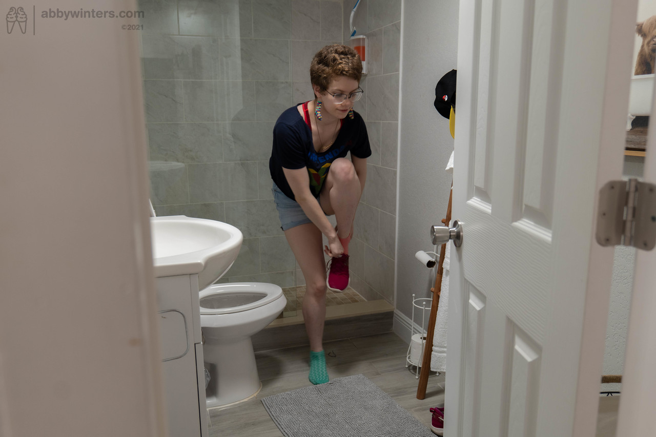 Australian amateur Morgan K gets spied on while dressing in the toilet porno foto #424585001 | Abby Winters Pics, Morgan K, Amateur, mobiele porno