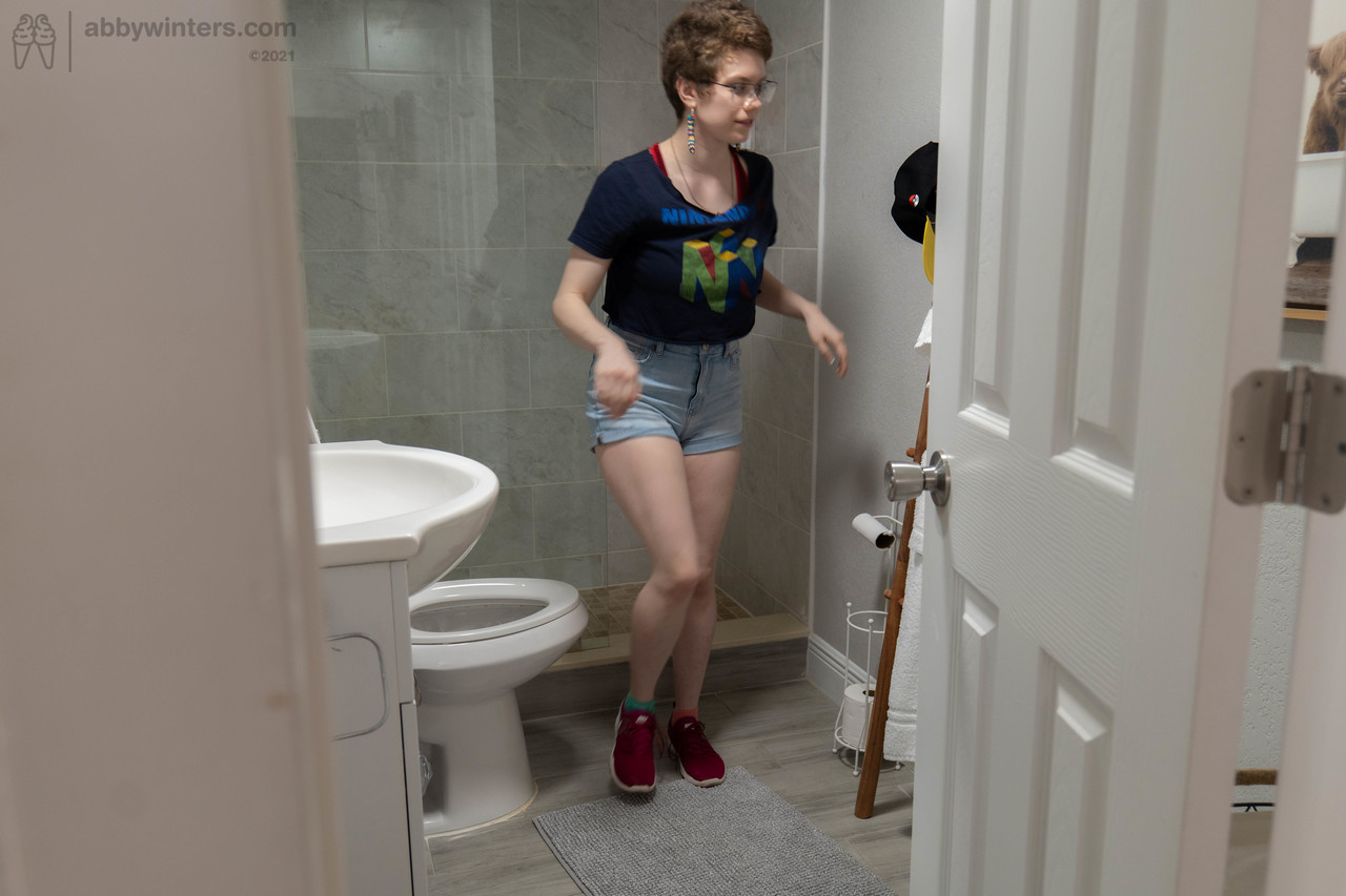 Australian amateur Morgan K gets spied on while dressing in the toilet 色情照片 #424585002 | Abby Winters Pics, Morgan K, Amateur, 手机色情