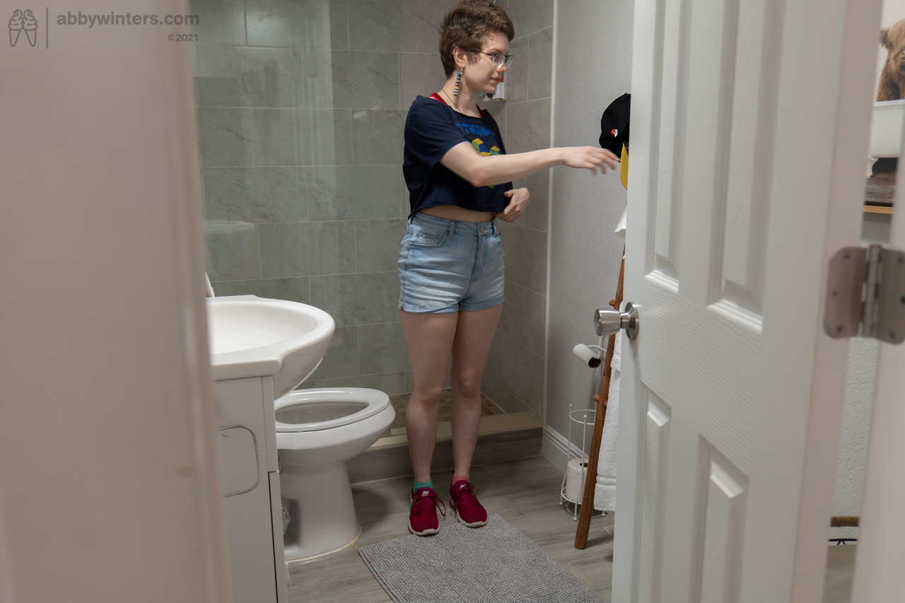 Australian amateur Morgan K gets spied on while dressing in the toilet 色情照片 #424585003 | Abby Winters Pics, Morgan K, Amateur, 手机色情