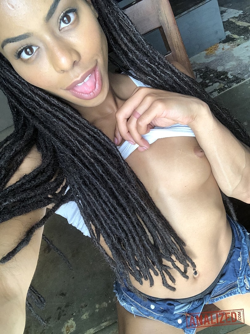 Ebony with dreads Kira Noir unveils her tiny tits and sweet ass in a solo zdjęcie porno #424511826