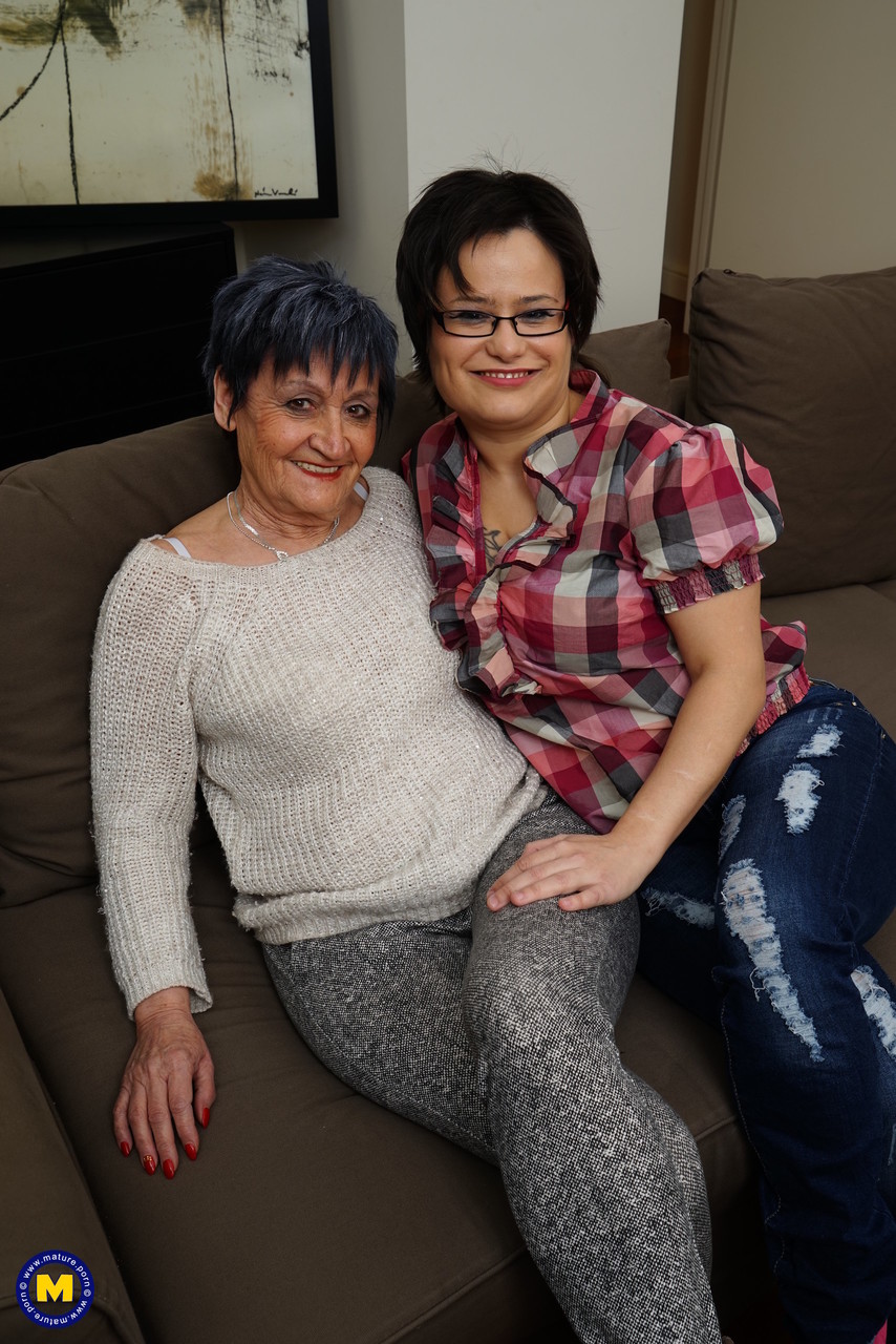 Granny Evalyne & her teenage lesbian girlfriend Karina W rim each other foto porno #425985642