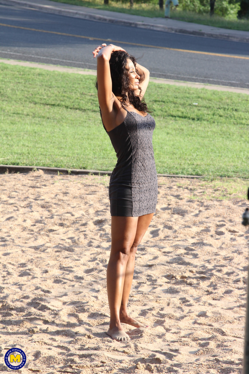 Ebony doll in tight dress Lilly Dee posing pantyless in the sand porno foto #427199413