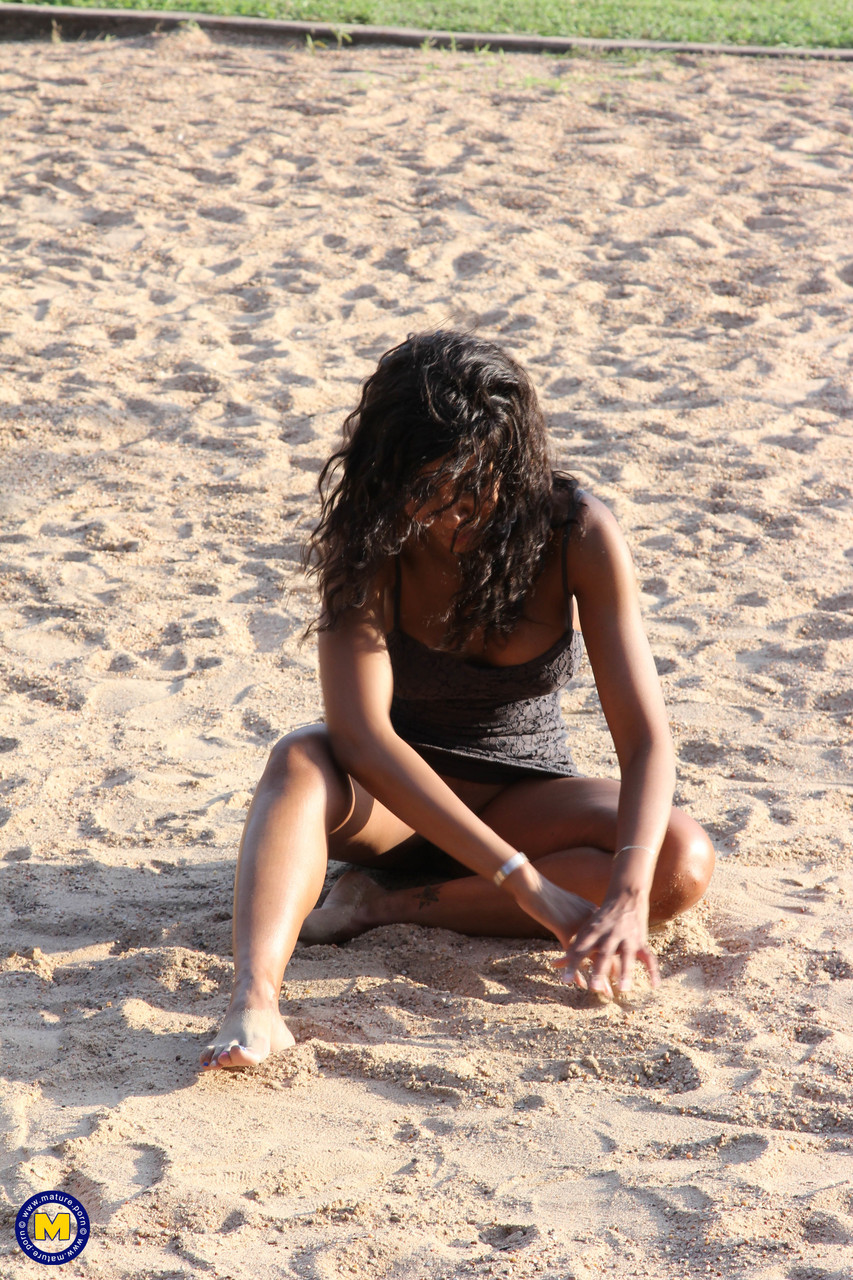 Ebony doll in tight dress Lilly Dee posing pantyless in the sand порно фото #427199416