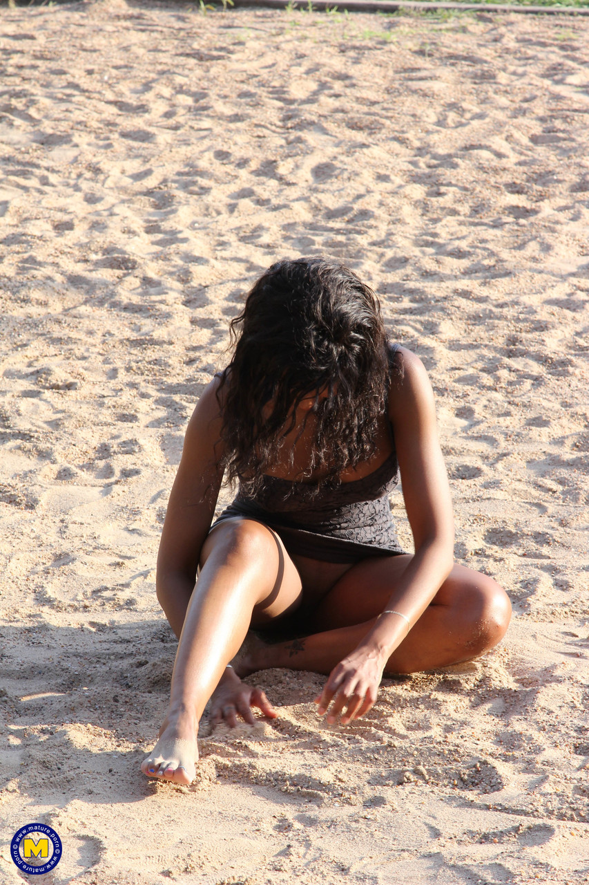 Ebony doll in tight dress Lilly Dee posing pantyless in the sand порно фото #427199417
