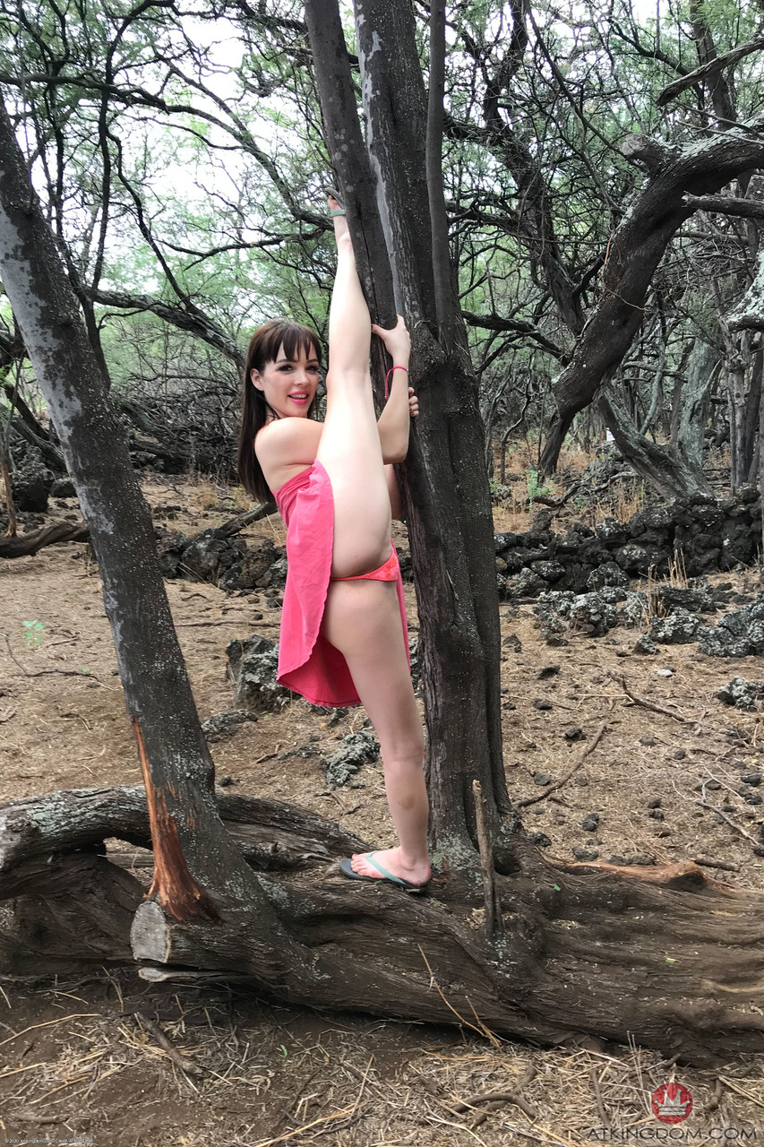 Petite American Aliya Brynn poses naked on her towel on a sandy beach foto porno #427368200