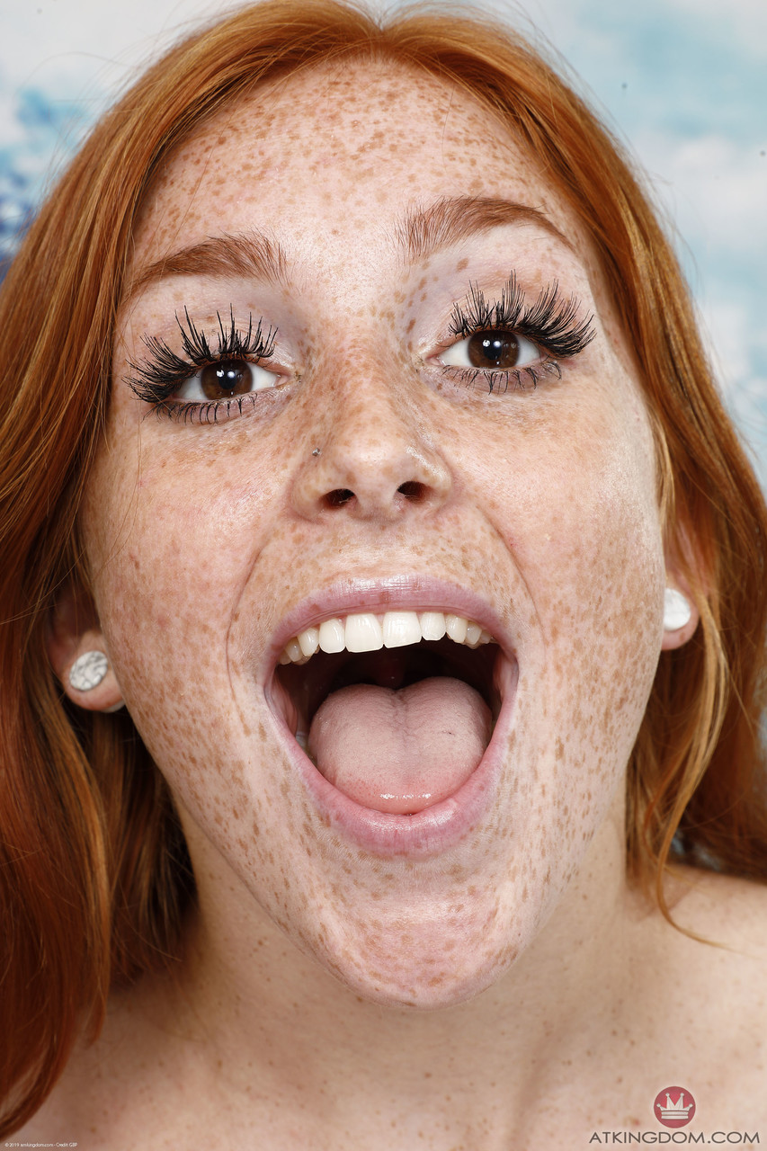 Teen redhead Jayme Rae spreads her meaty cunt & her inviting butthole up close foto porno #424074013