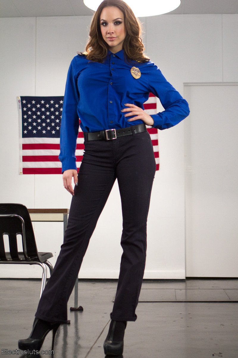 Hot TSA agent Chanel Preston & petite Penny Paxstrip & show off their curves foto porno #424448887