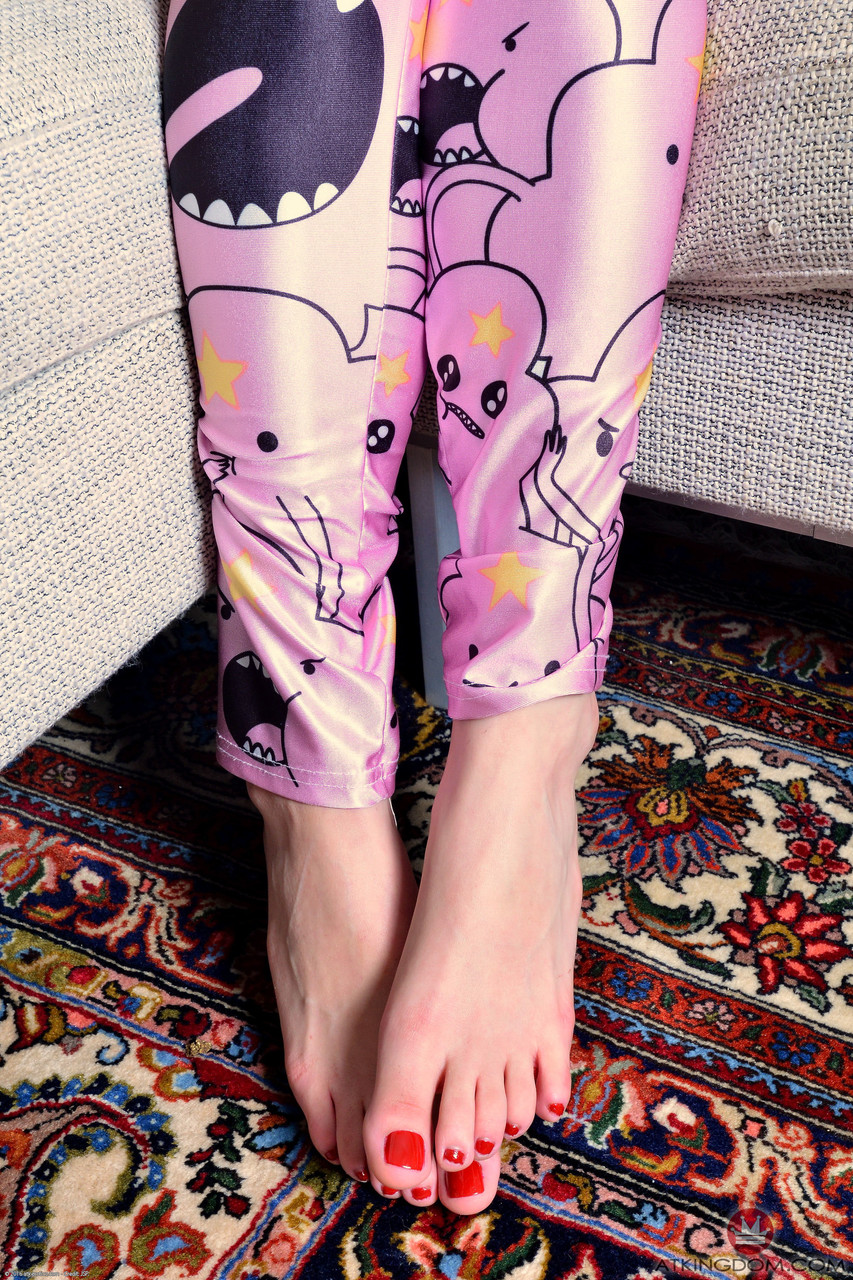 Amateur teen Penelope Reed flaunts her feet & toes & strips to spread her twat ポルノ写真 #425145839