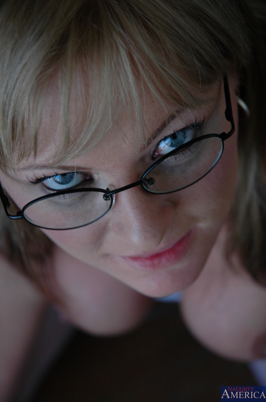 Busty American cougar Allison Kilgore fucks & takes cumload on her glasses porn photo #425840082