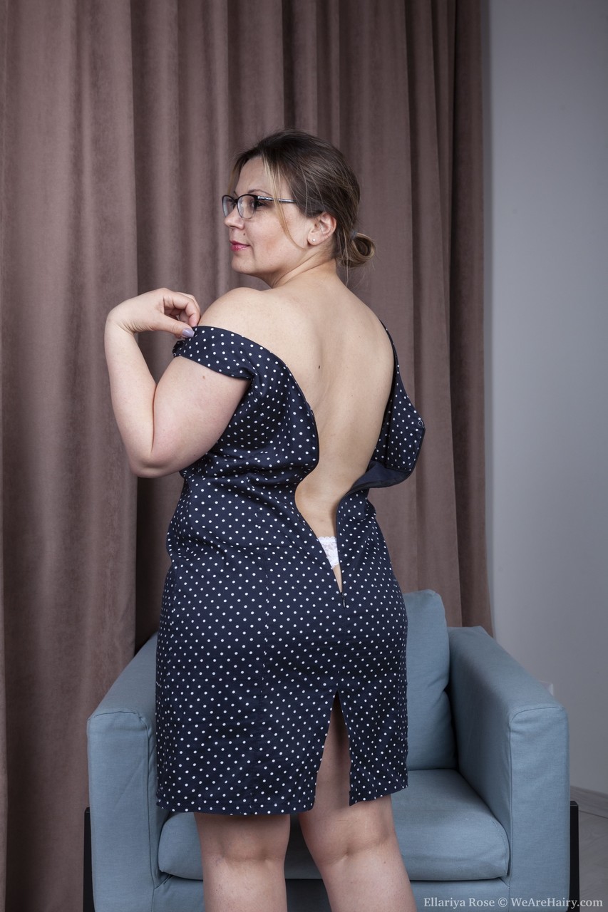 Ukrainian mom Ellariya Rose reveals her monster curves and her furry pussy porno fotoğrafı #423894365