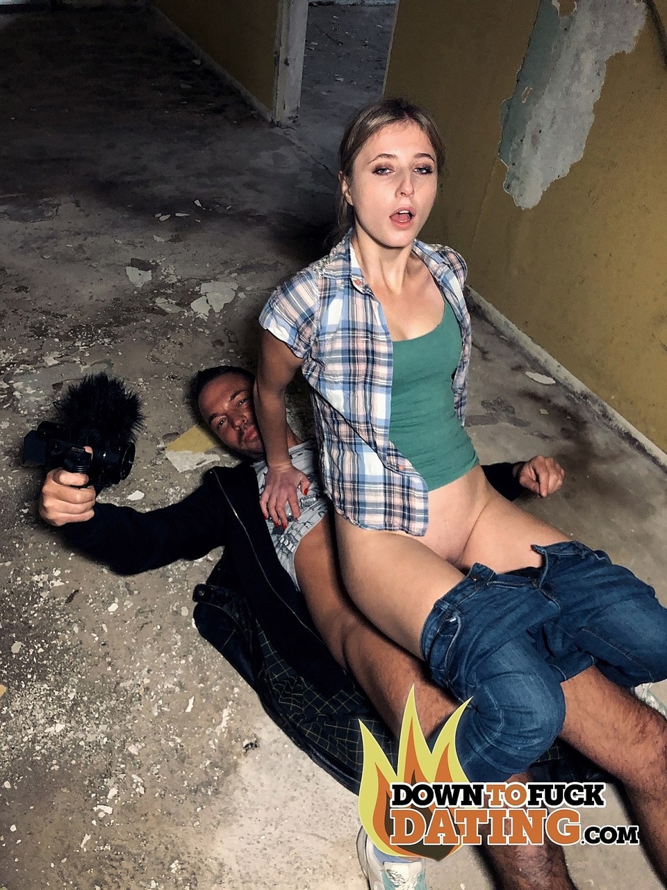 Amateur teen Minori blows a dick before climbing on it in an abandoned place foto porno #423935030