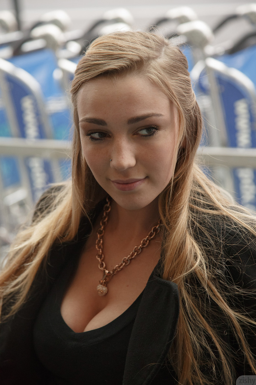 Amateur Teen Kendra Sunderland Flashes Panty Clad Ass Pierced Tits In Public