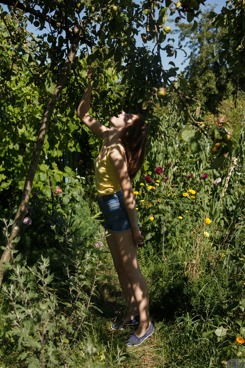 Russian girlfriend Katya Timakova strips and gets naughty in the garden foto porno #424349881