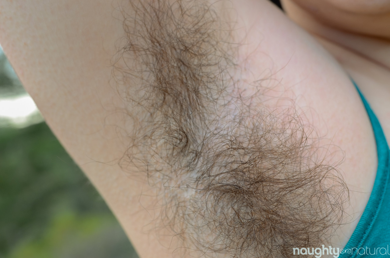 In a natural manner, Harley Hex exposes her hairy body as an amateur beauty.