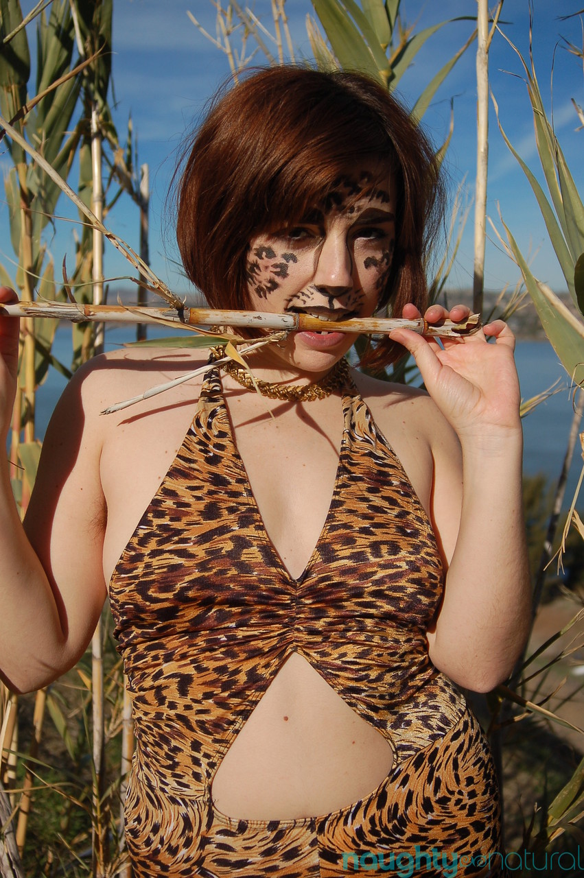 Chubby redhead Simone Delilah shows her hairy armpits & bushy clam outdoors 色情照片 #425437736