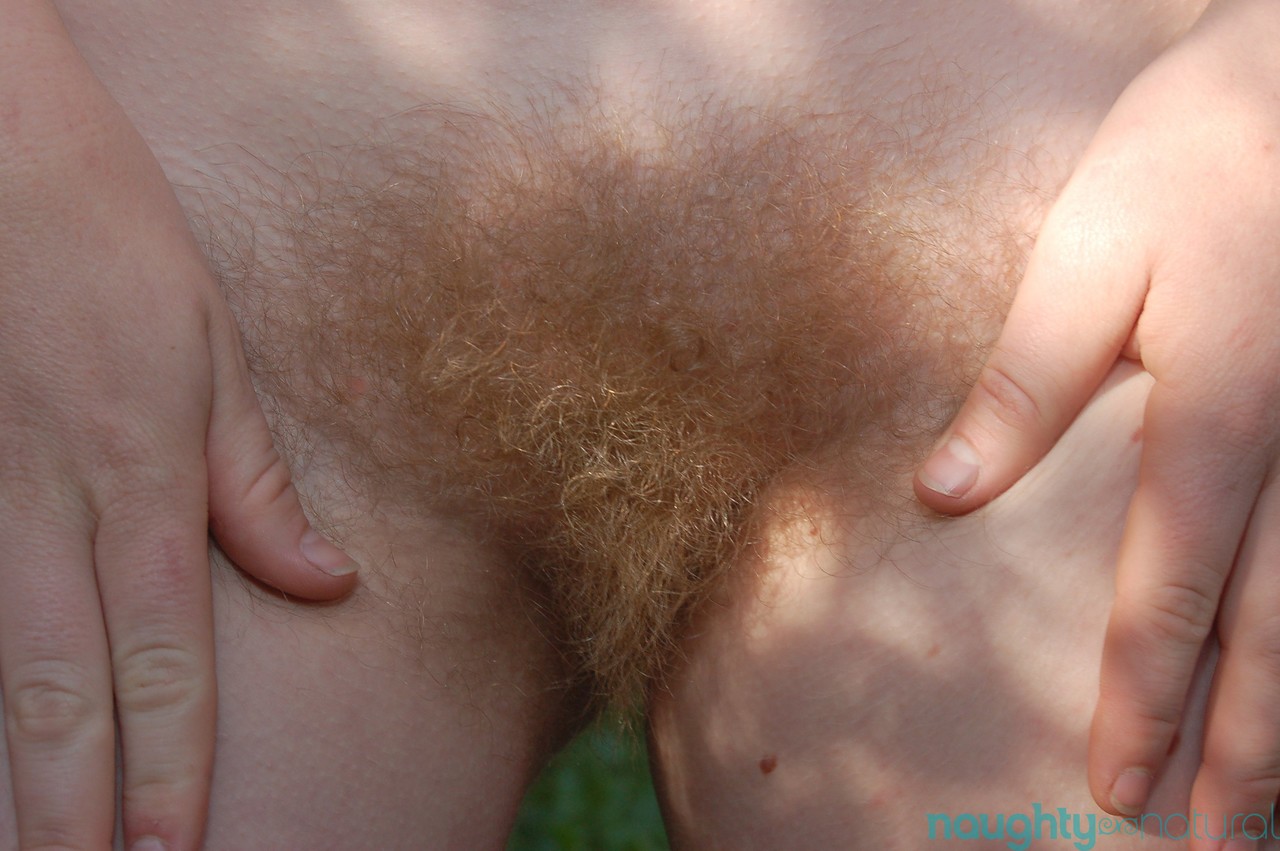 Blonde stunner Ana displays her unshaved armpits and hairy pussy outdoors foto pornográfica #426013063 | Naughty Natural Pics, Ana, Amateur, pornografia móvel