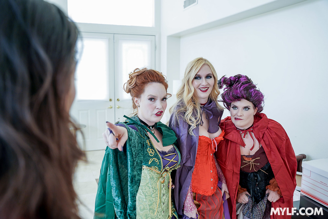 Witchy MILF beauties have a with a male slave in a Hocus Pocus parody foursome 色情照片 #423080570 | MYLF Pics, Emmy Demure, Audrey Madison, Summer Hart, David Lee, Cosplay, 手机色情
