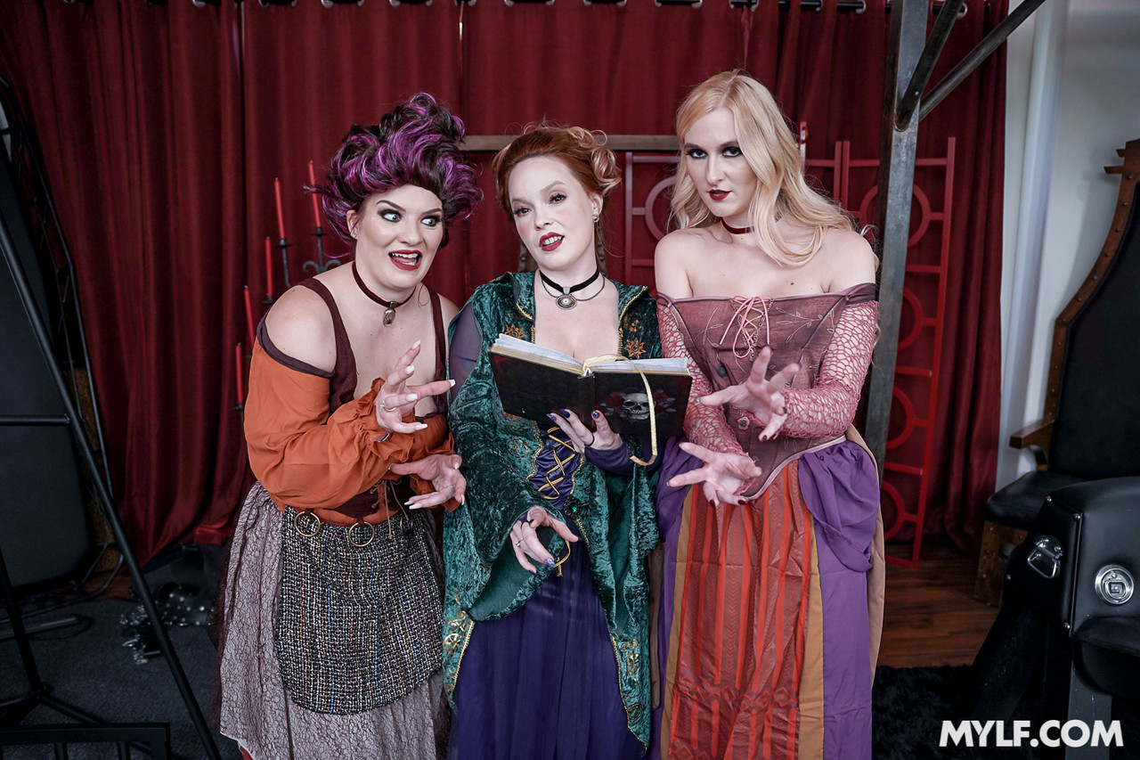 Witchy MILF beauties have a with a male slave in a Hocus Pocus parody foursome 色情照片 #423080605 | MYLF Pics, Emmy Demure, Audrey Madison, Summer Hart, David Lee, Cosplay, 手机色情