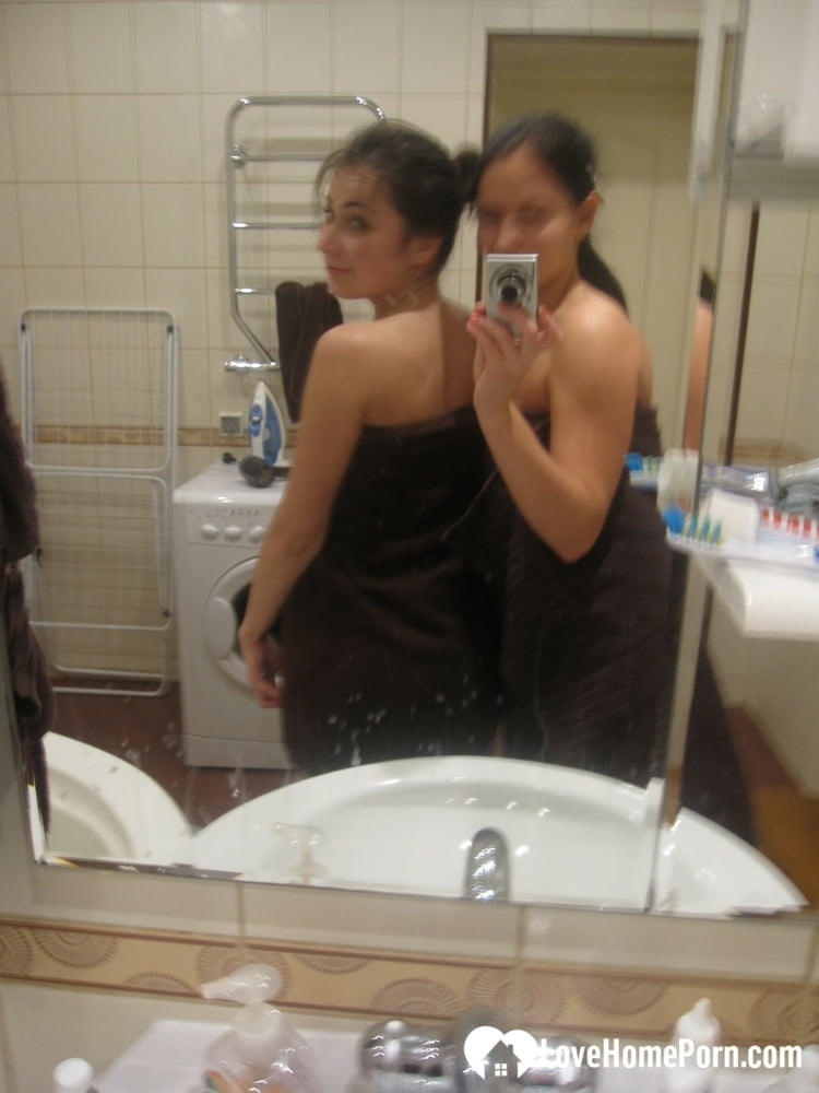 Hot amateur lesbians strip and make out while taking selfies in the bathroom 포르노 사진 #424818106