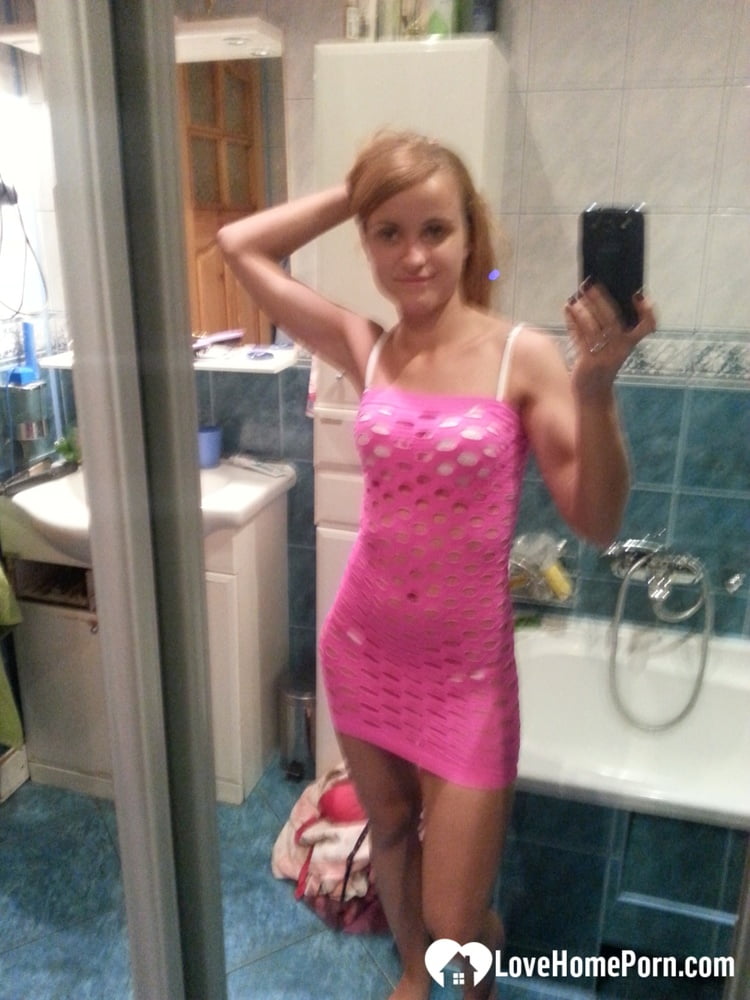 Skinny redheaded amateur hikes up her pink dress & takes selfies in the mirror porno foto #425961048