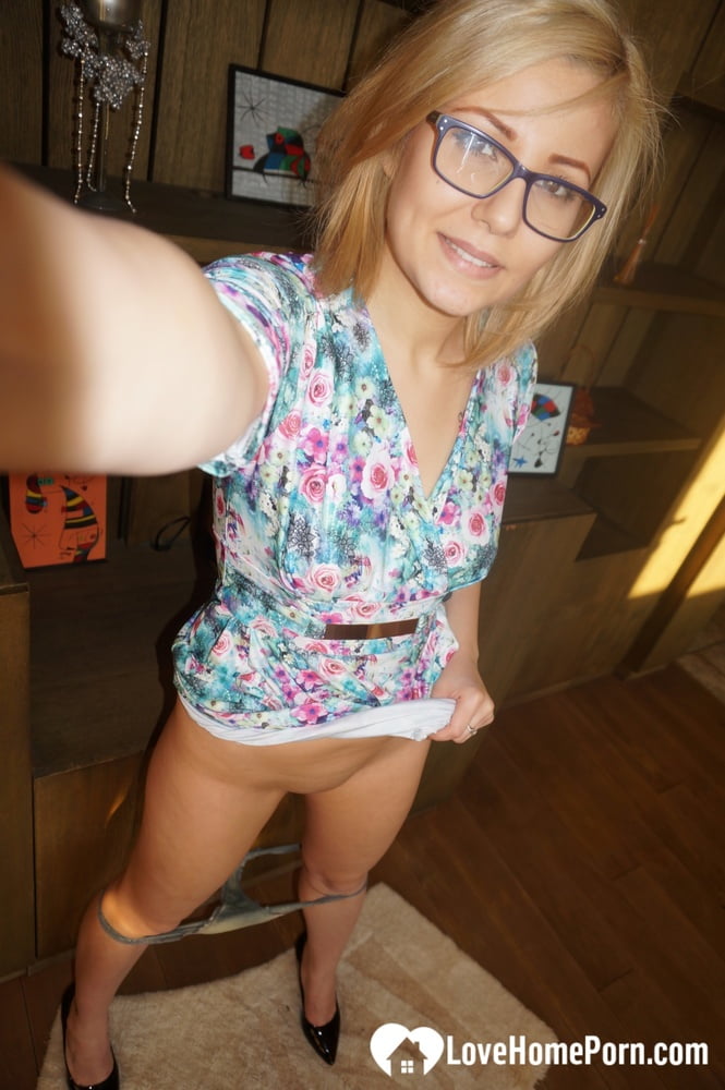 Naughty blonde amateur shows her lovely tits & takes selfies around the house 포르노 사진 #423901271