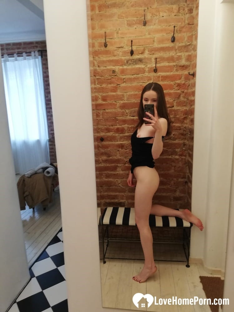 Short brunette takes selfies while stripping & posing sexily in the mirror zdjęcie porno #428070223