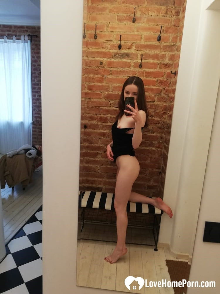 Short brunette takes selfies while stripping & posing sexily in the mirror foto pornográfica #428013845 | Love Home Porn Pics, Homemade, pornografia móvel