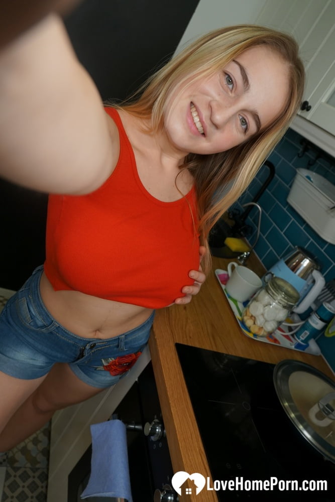 Smiley babysitter shows off her big tits & ass in her own selfie compilation porno foto #423910508