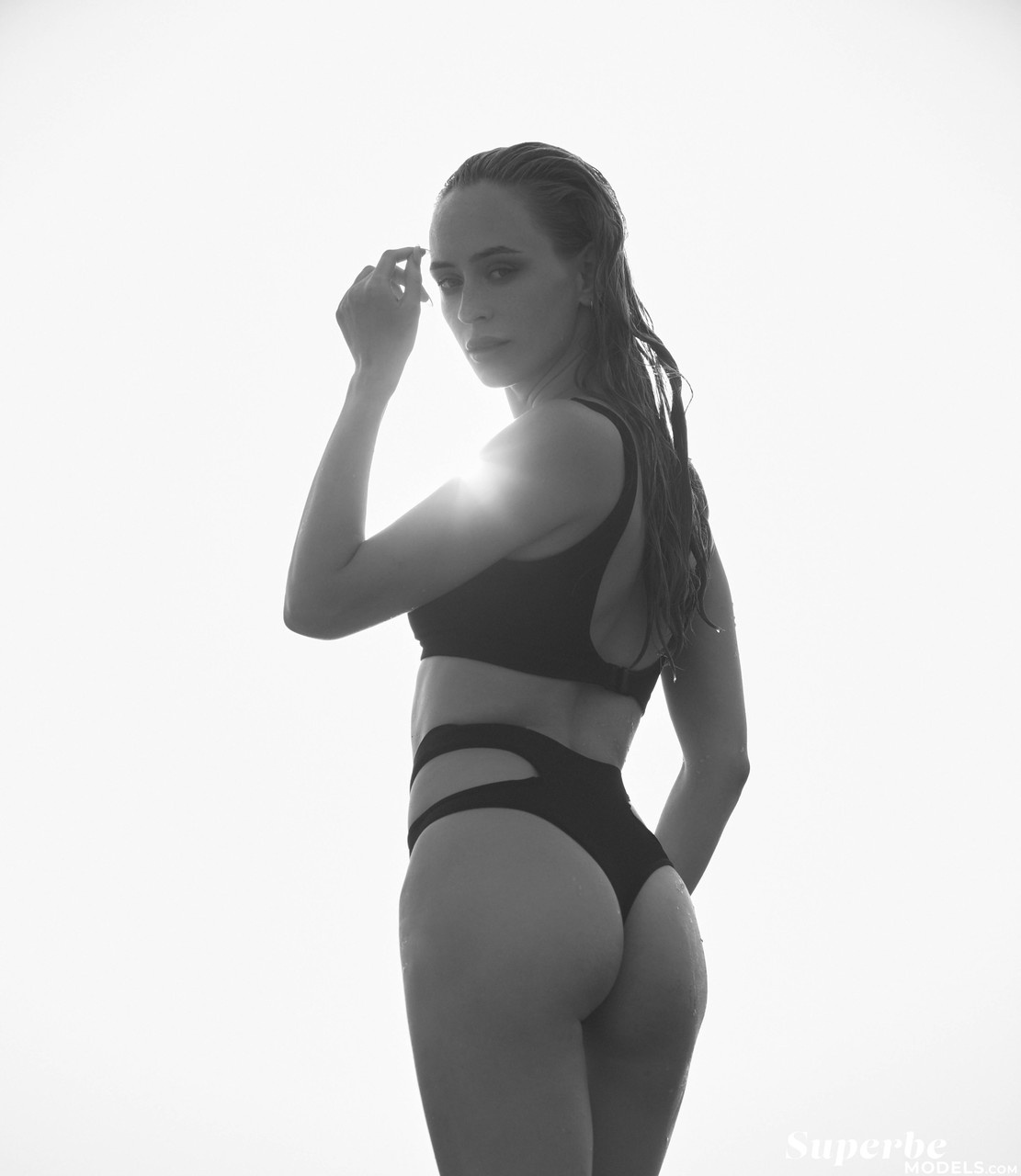 Sexy model-like babe Maria Geller exposes her fantastic skinny body outdoors porno fotoğrafı #425581947