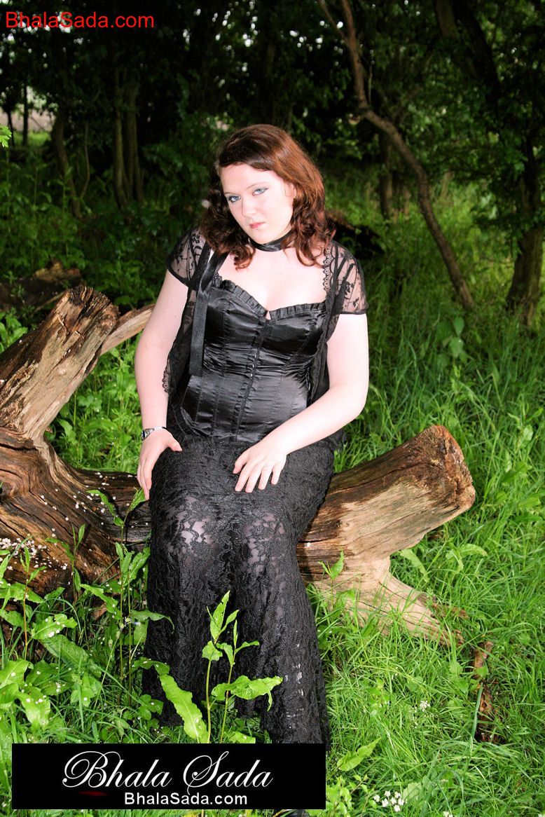 Chubby brunette MILF posing in an attractive satin and lace outfit in nature porno foto #424839713
