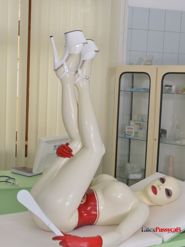 Nurse with big boobs Latex Lucy masturbates in a head-to-toe latex outfit ポルノ写真 #423619020