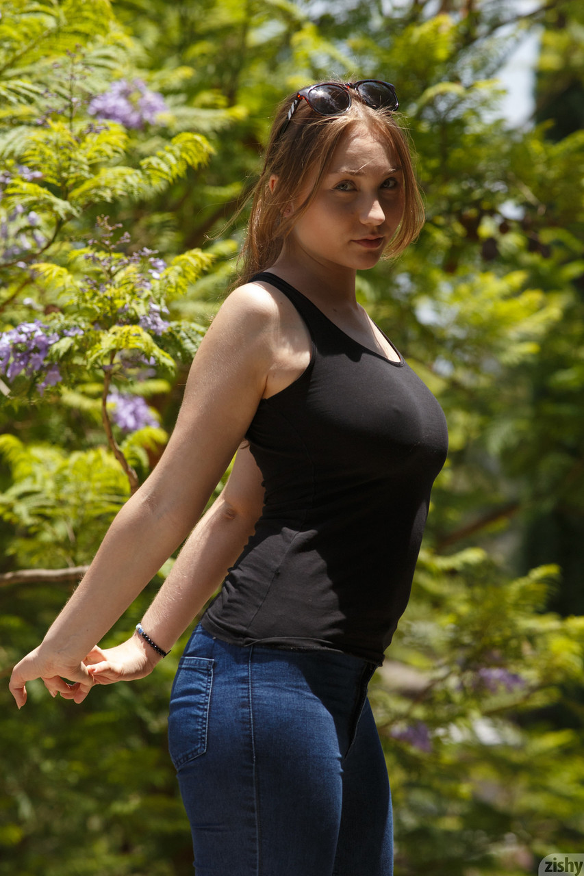 Petite Polish babe Zuzanna Miros shows her curves in blue jeans and leggings foto porno #422781402 | Zishy Pics, Zuzanna Miros, Jeans, porno ponsel