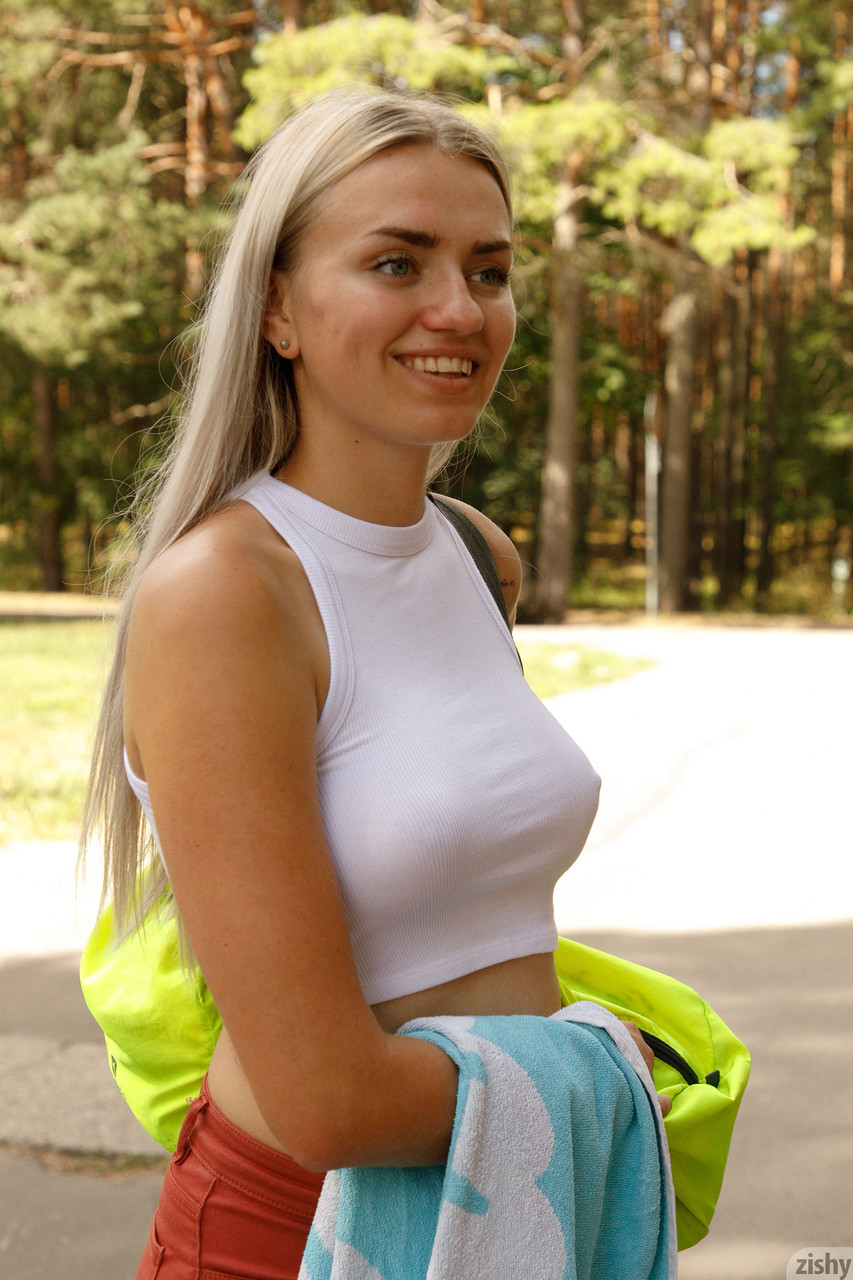 Ukrainian Babe Oxana Chic Her Hot Friends Show Their Beautiful Tits Outdoors