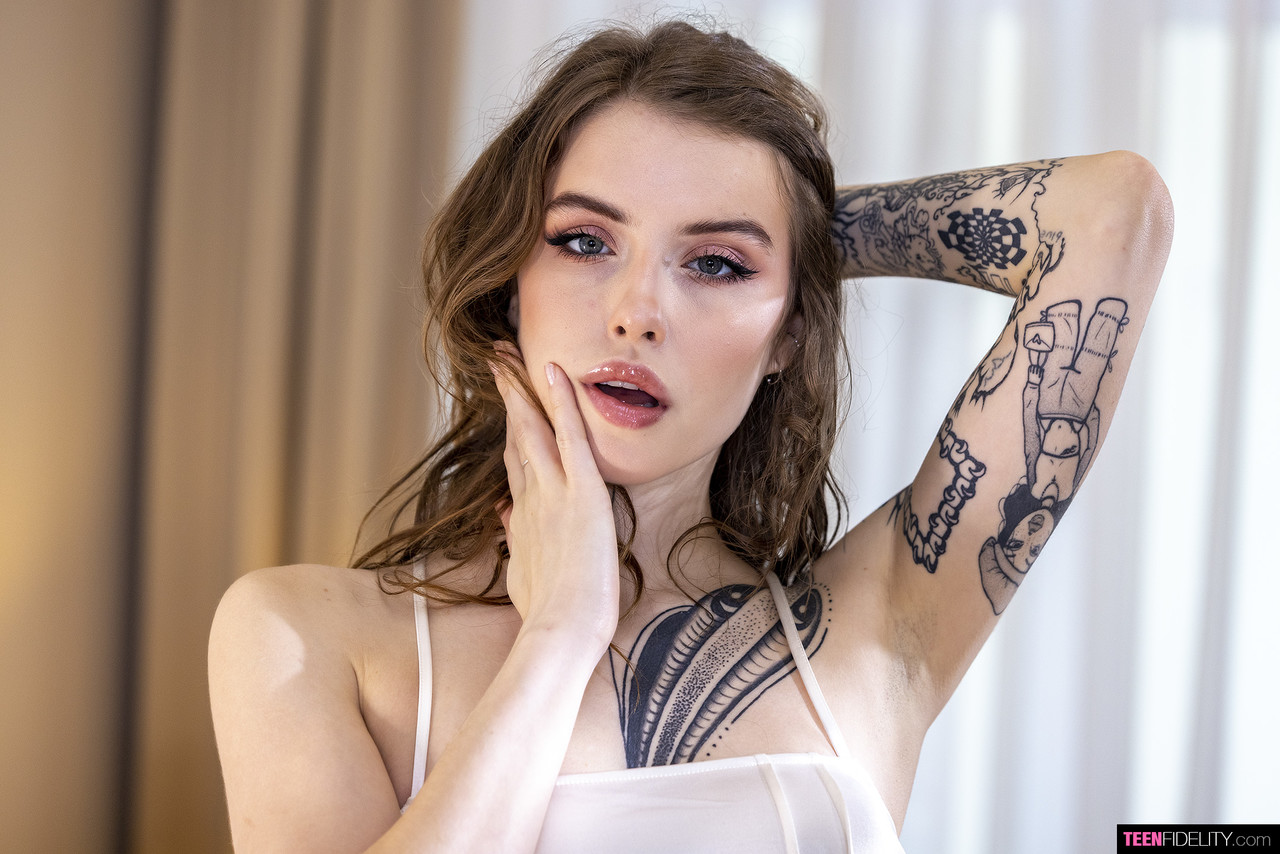 Gorgeous Canadian teen Eden Ivy shows off her naked tattooed body foto porno #424169381