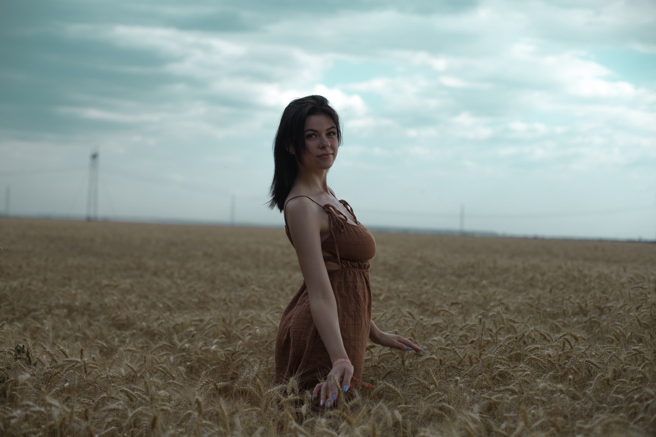 Breathtaking amateur babe Lyalya massages her big tits in a wheat field foto porno #422453498